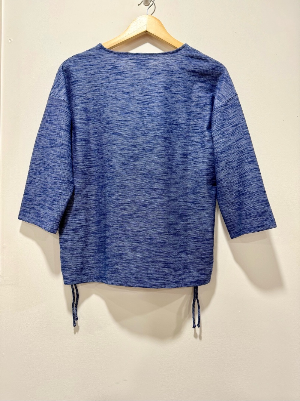 Chico's Weekends Blue Space Dye Cinch Hem Knit Top Size 1 M/L 10-12 - Picture 2 of 5